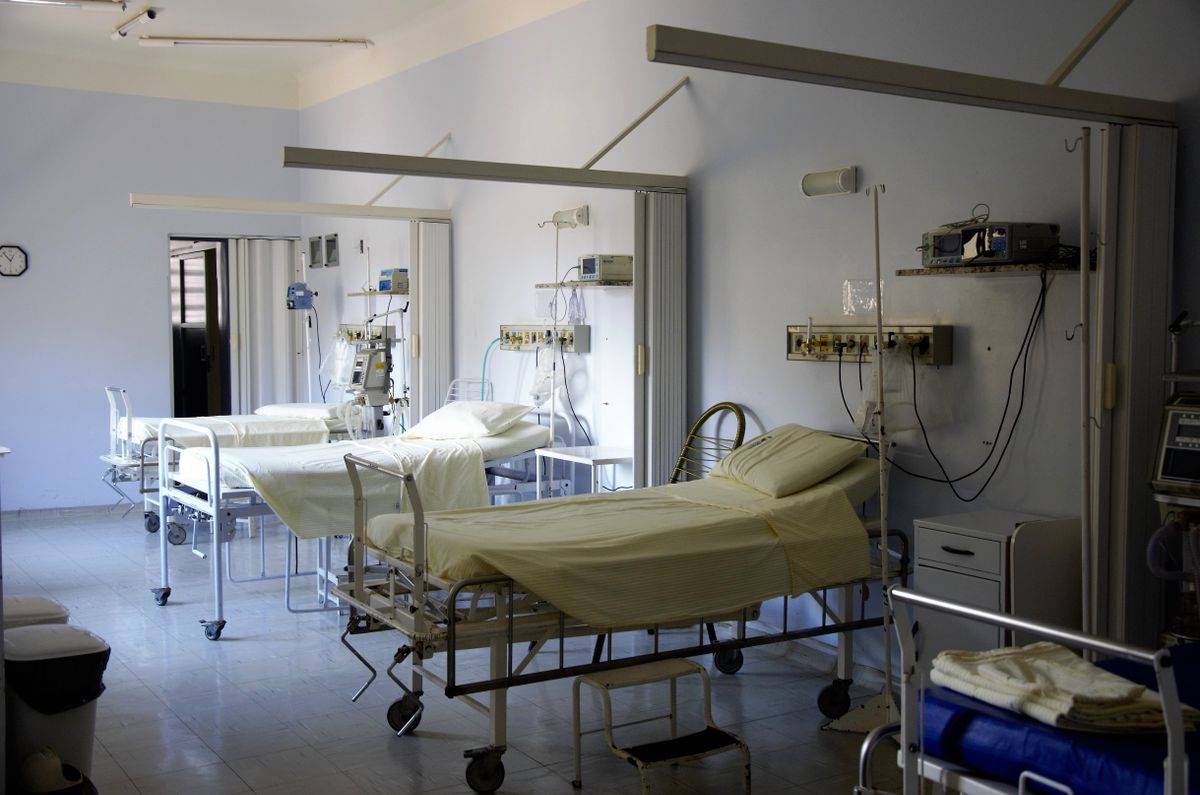 Manual hospital bed for sale