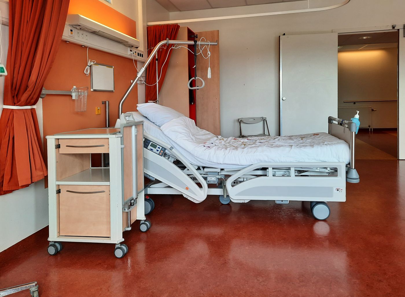 Electric medical bed available for rent